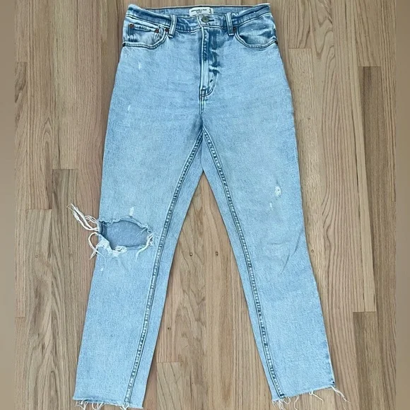 Women’s Abercrombie & Fitch - The Skinny High Rise Jeans - Size 4 - Picture 2 of 4